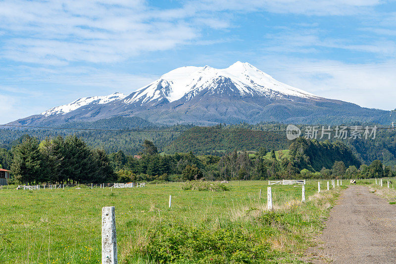 Volcán Calbuco在智利湖区-瓦拉斯港，智利